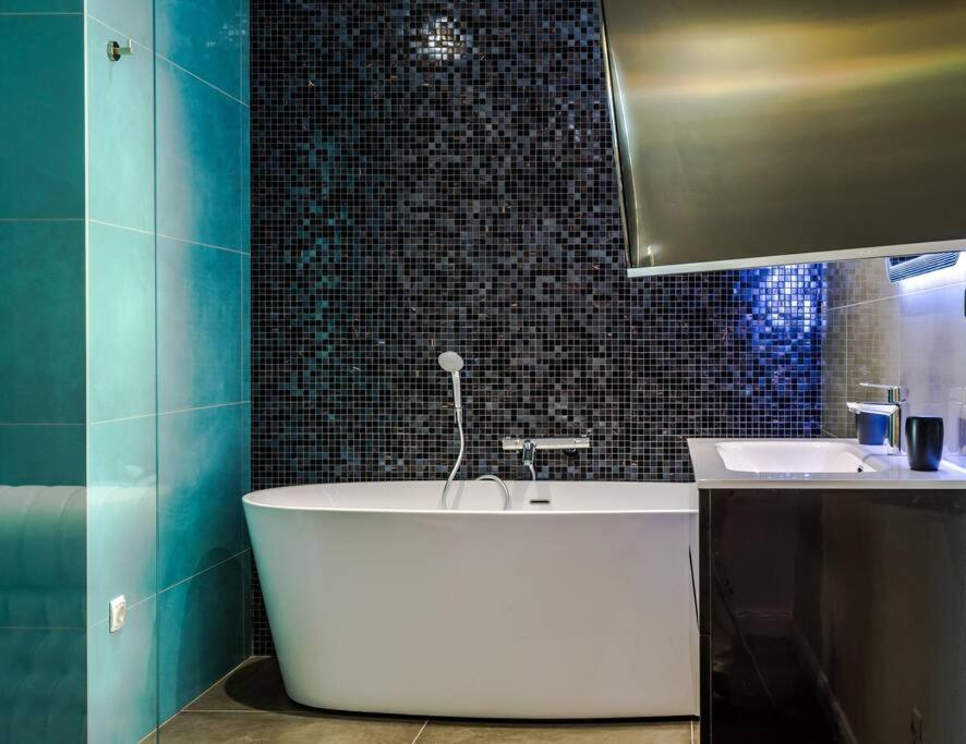 Luxury Apartment Martinis With Pool Split Exterior foto