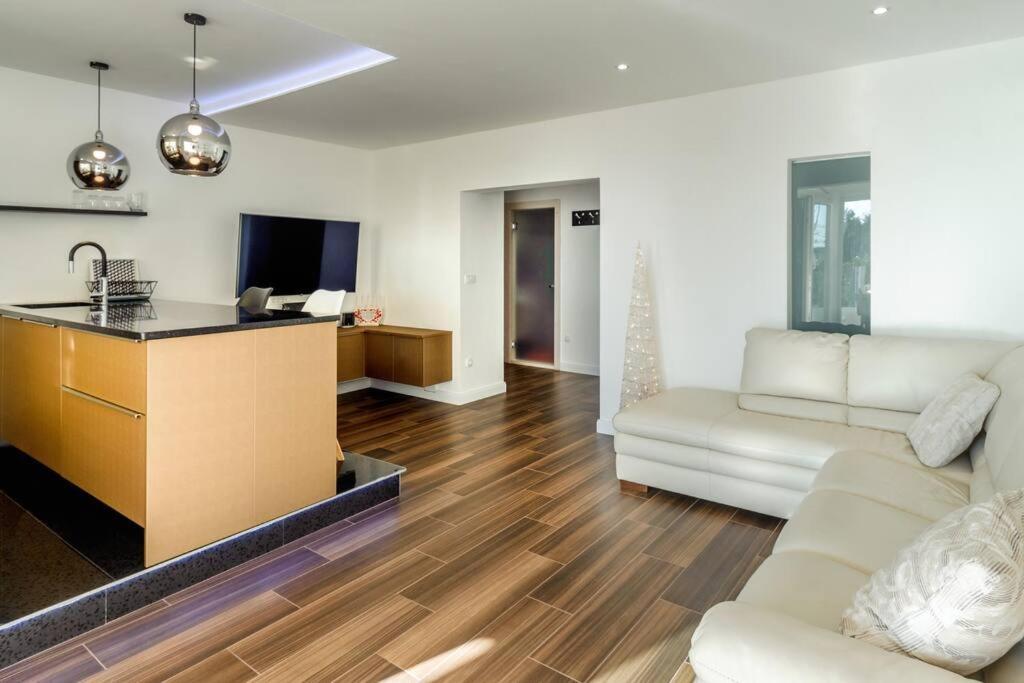 Luxury Apartment Martinis With Pool Split Exterior foto