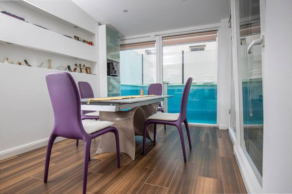 Luxury Apartment Martinis With Pool Split Exterior foto