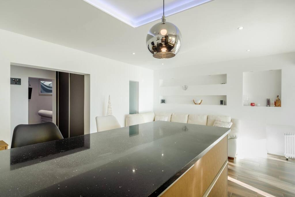 Luxury Apartment Martinis With Pool Split Exterior foto